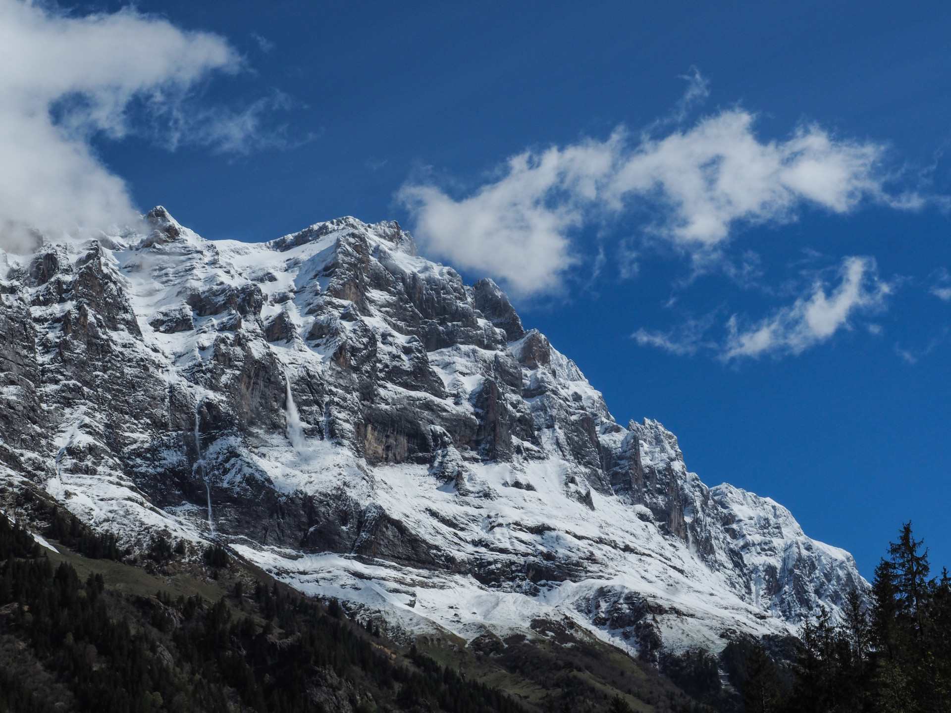 Les avalanches : comprendre et prévenir les conséquences désastreuses